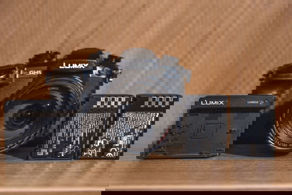 Panasonic DC-GH5 V Log Activated (ΜΟΝΟ ΣΩΜΑ)