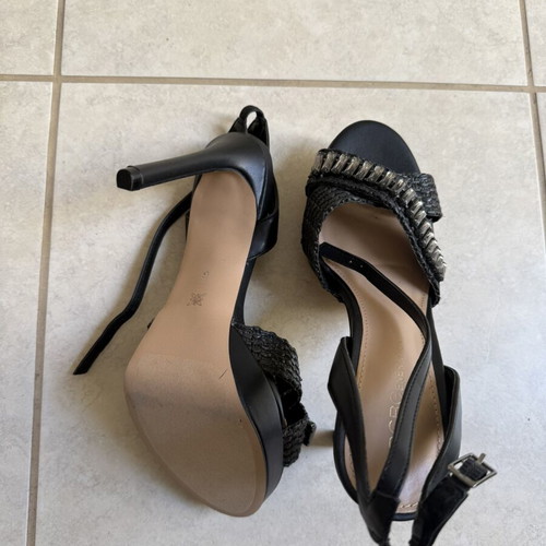 BCBG Maxazria black heels size 36.5 like new