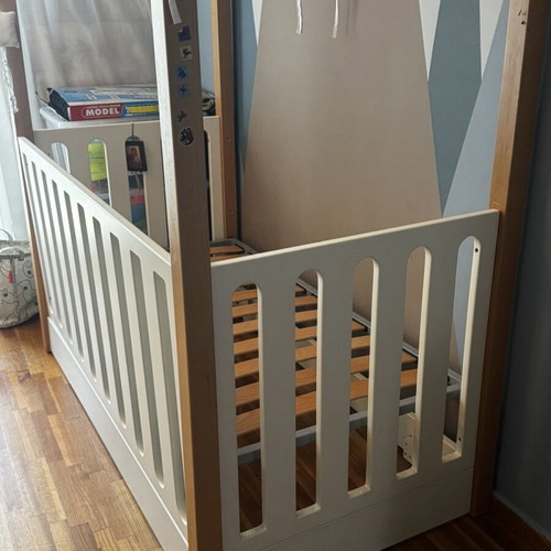 Casababy convertible baby cot like new with mattress and protective cover