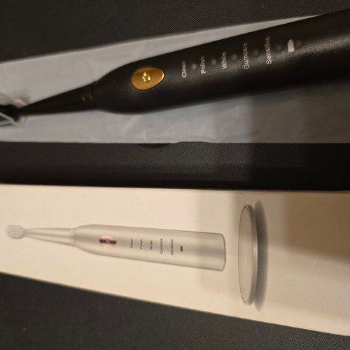 Sonic Toothbrush new with 3 replacement heads