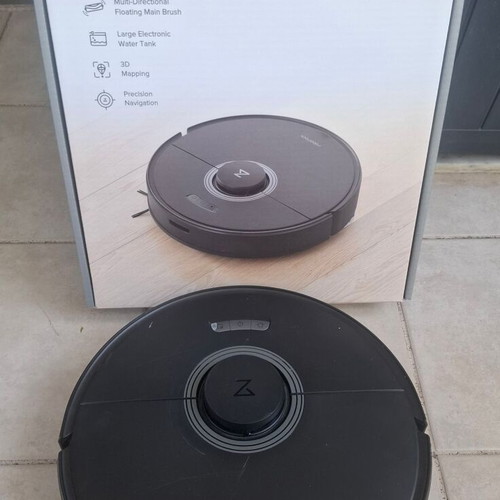 Roborock Q7 Max robot vacuum like new, 4200 Pa suction, 3-hour autonomy