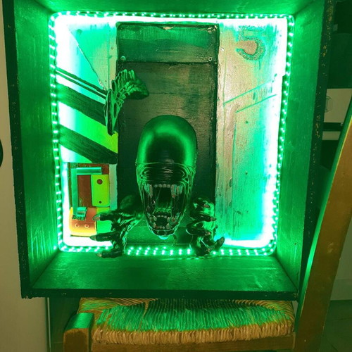 Alien diorama handmade with LED 45×42