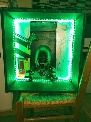 Alien diorama handmade with LED 45×42
