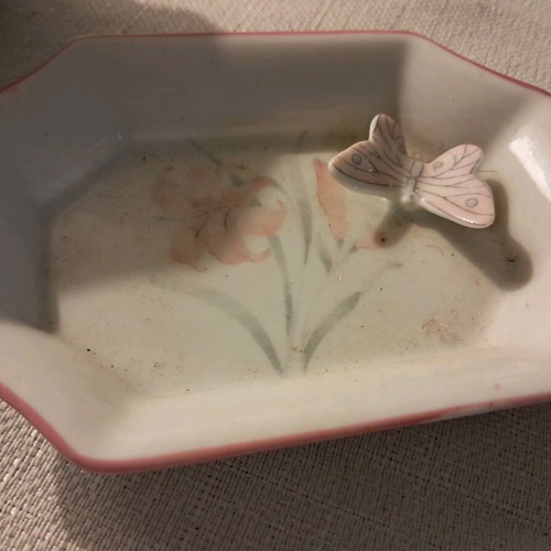 Porcelain set like new with small pot, ashtray and decorative basket