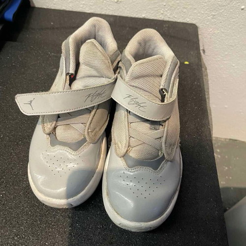 Jordan Max Aura 4 sneakers used, size 32, grey