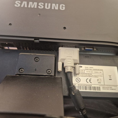 Samsung SyncMaster 206BW monitor like new, 20 inch widescreen