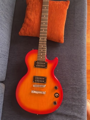 Infinity Lhx7cls Electric Guitar like new, HH pickups, Rosewood fretboard