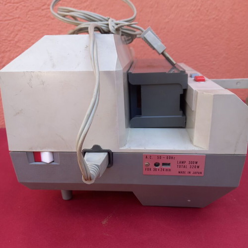 Projector Japan used, lamp needs replacement