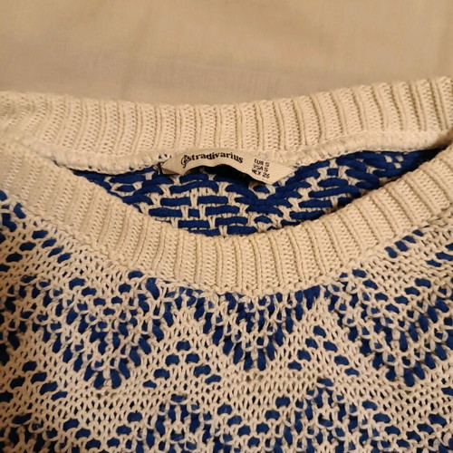 Patterned pullover size S like new