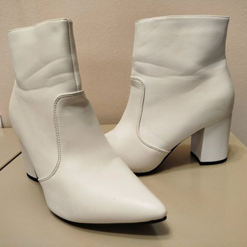 White low ankle boots size 40 like new