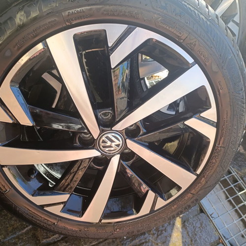 Volkswagen Polo Highline genuine wheel tires like new