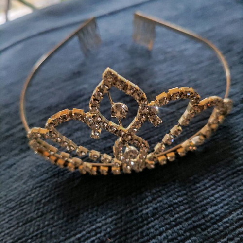 Silver tiara like new