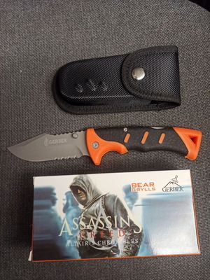 Πτυσσόμενο μαχαίρι Bear Grylls με σκληρή θήκη για ζώνη