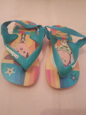 Havaianas flip-flops size 20 unisex like new with elastic strap