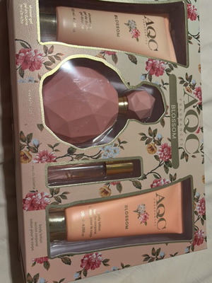 Beauty set new with shower gel, cologne, and body lotion