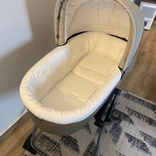 Peg Perego Port Bebe like new with base