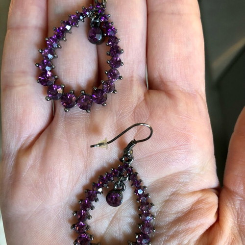 Dangling earrings with purple stones like new