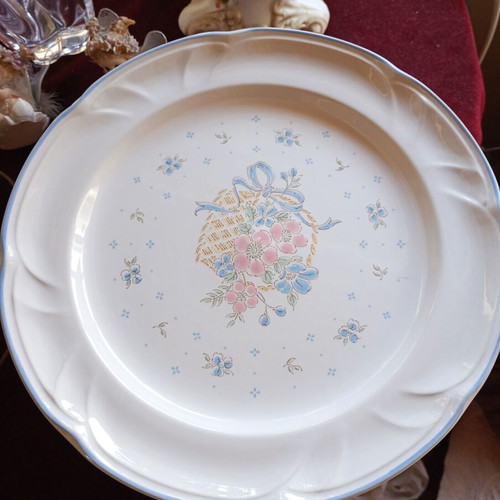 Porcelain plates like new, pack of 9, made in Japan, 27 cm diameter