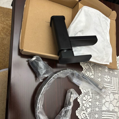 Bathroom sink faucet new