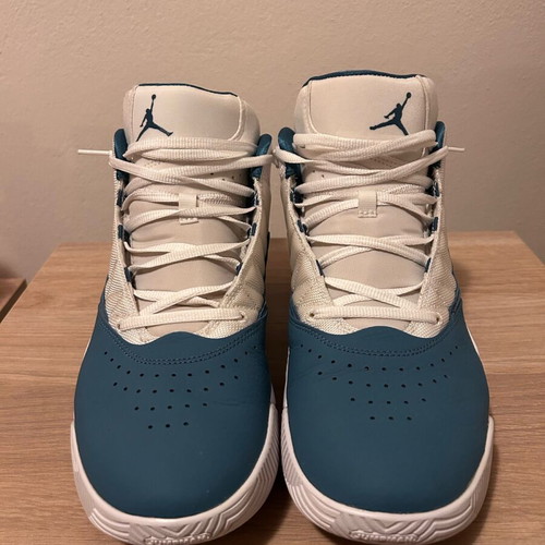 Nike Air Max Jordan boots like new, size 46, white and blue