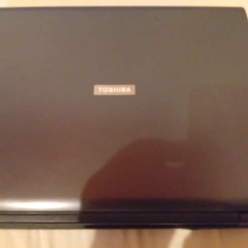 Toshiba laptop 00500dg3 with Windows XP, 15-inch screen