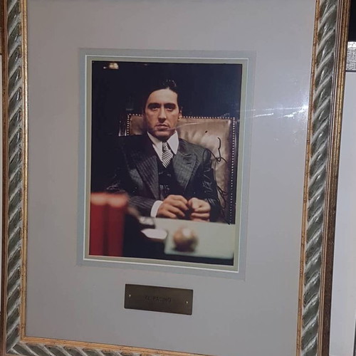 Autograph collection used, largest in Greece