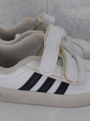 Adidas παιδικό παπούτσι σαν καινούργιο, νούμερο 23, αθλητικό μαύρο-άσπρο
