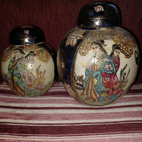 Satsuma vases used, hand painted vintage set of 2