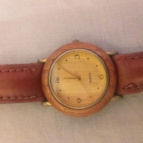 Unisex vintage wristwatch with wooden case like new