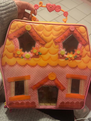 LaLaLoopsy playhouse suitcase like new with 8 small dolls without pets