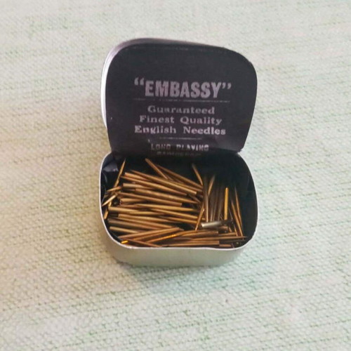 Vintage metal box with Embassy phonograph needles like new