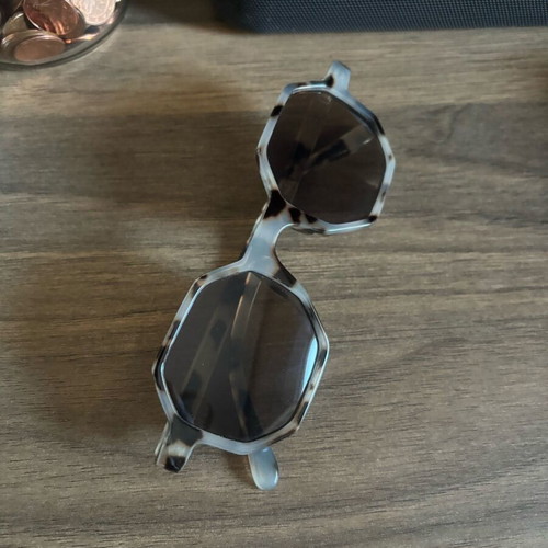 Tartaruga sunglasses new, polygon shape, black and white