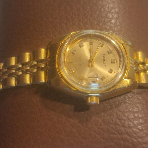 Calbas vintage ladies quartz watch, gold tone, date display
