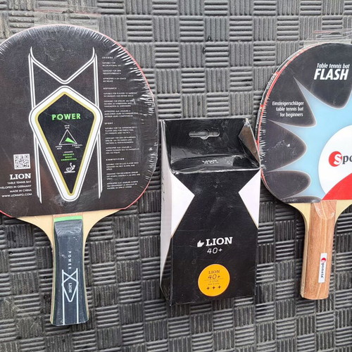 Ping Pong racket set like new with 6 balls