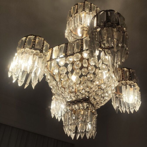 Crystal chandelier used with 10 bulbs