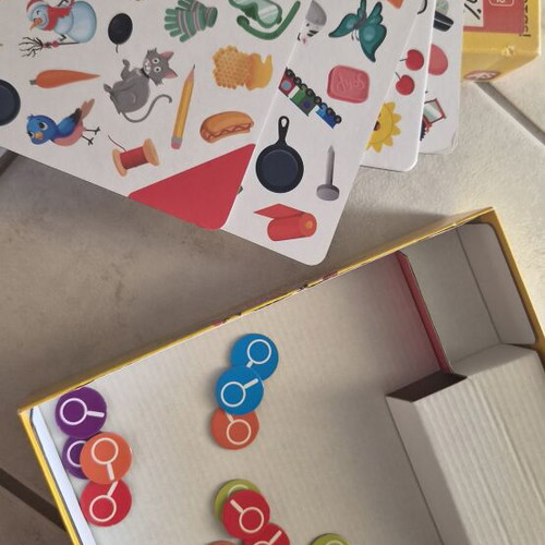 Krymmena Antikeimena preschool board game
