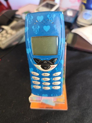 Nokia 8210 vintage mobile phone used, new battery