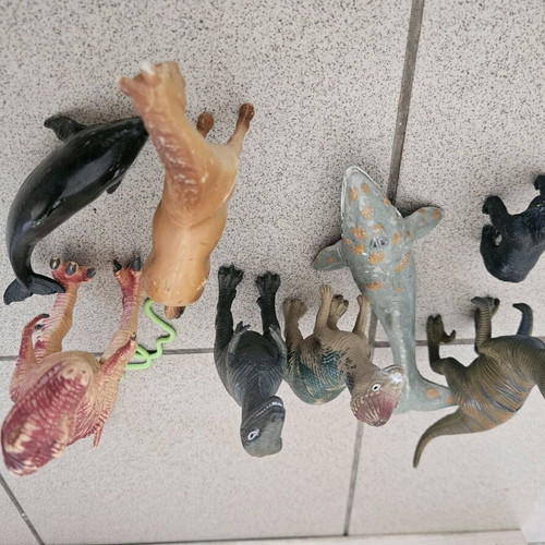 Plastic animals set of 52 like new for play or collection