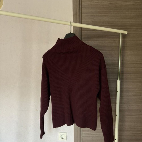 Oysho burgundy daily turtleneck sweatshirt M like new