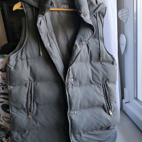 Zara sleeveless jacket like new, khaki with hood XL