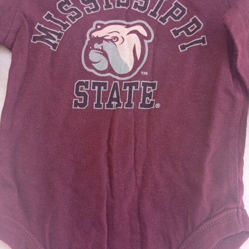 Baby bodysuit like new, size 3 to 6 months