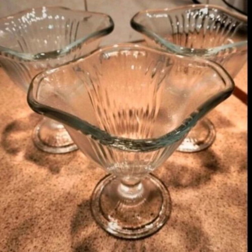 Vintage stemmed dessert glasses or bowls like new, set of 6