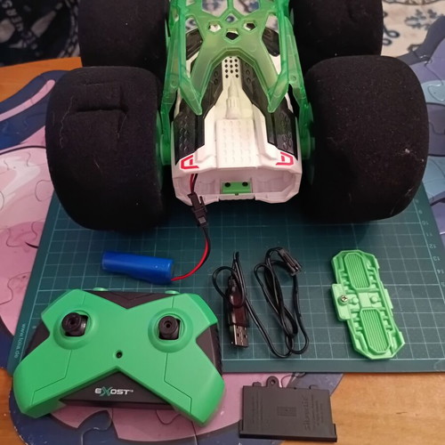 Silverlit Exost 360 Cross remote control car like new, green