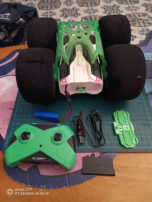 Silverlit Exost 360 Cross remote control car like new, green