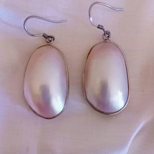 Handmade 925 silver oval dangle earrings with mother of pearl