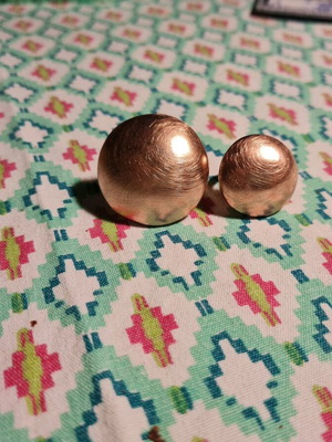 Ring set like new, hollow shape, copper color