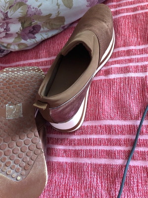 Closed shoes size 39 in beautiful tan bronze color like new