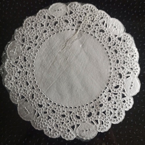 Decorative paper doilies like new