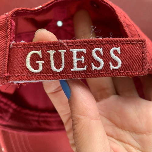 Guess hat like new, burgundy color, size S