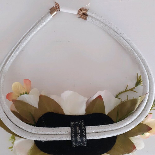 Necklace with flowers new, double with clasp and extension